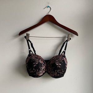 Strappy rose and black bra